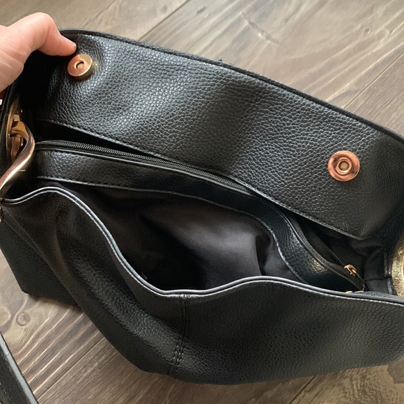 Marshallβs leather Shoulder Bag - Picture 6 of 13